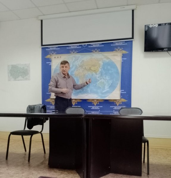 В Куйбышеве председатель Общественного совета при Межмуниципальном отдела провел лекцию для полицейских
